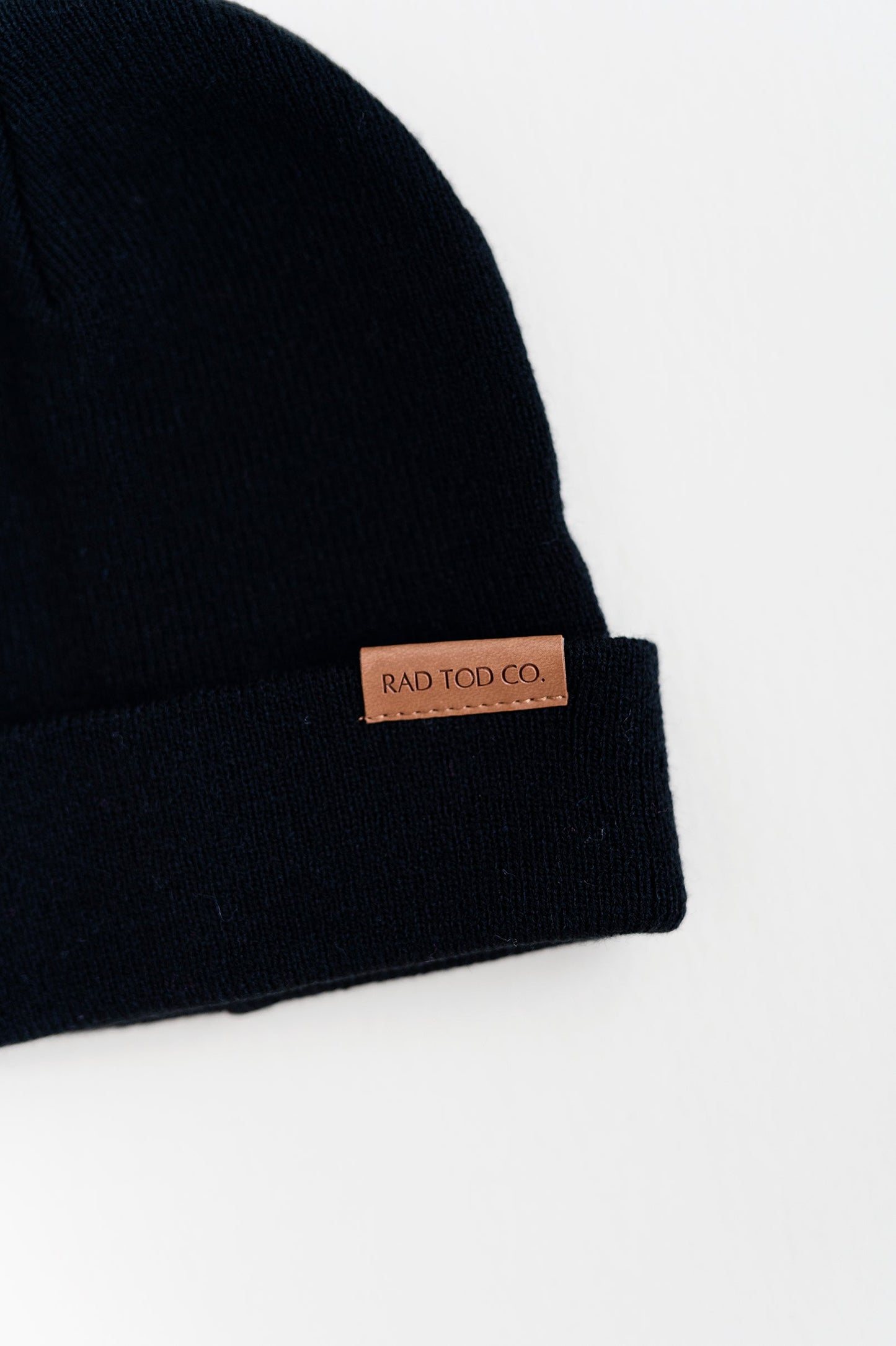 CLASSIC BLACK BEANIE