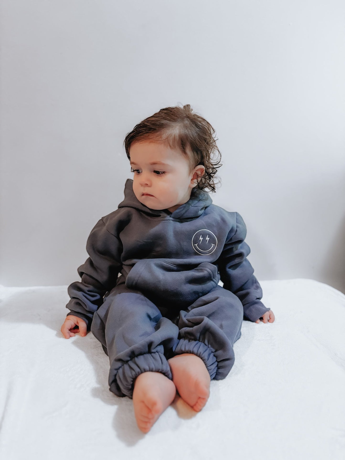 STAY COZY • SMILEY SWEATSUIT