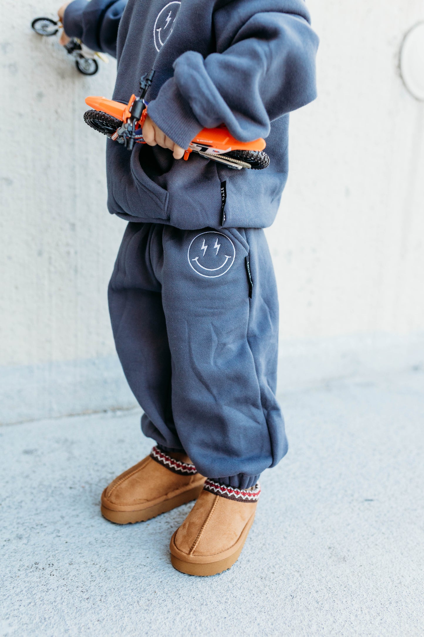 STAY COZY • SMILEY SWEATSUIT