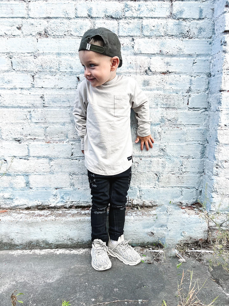 DISTRESSED JEANS - BLACK
