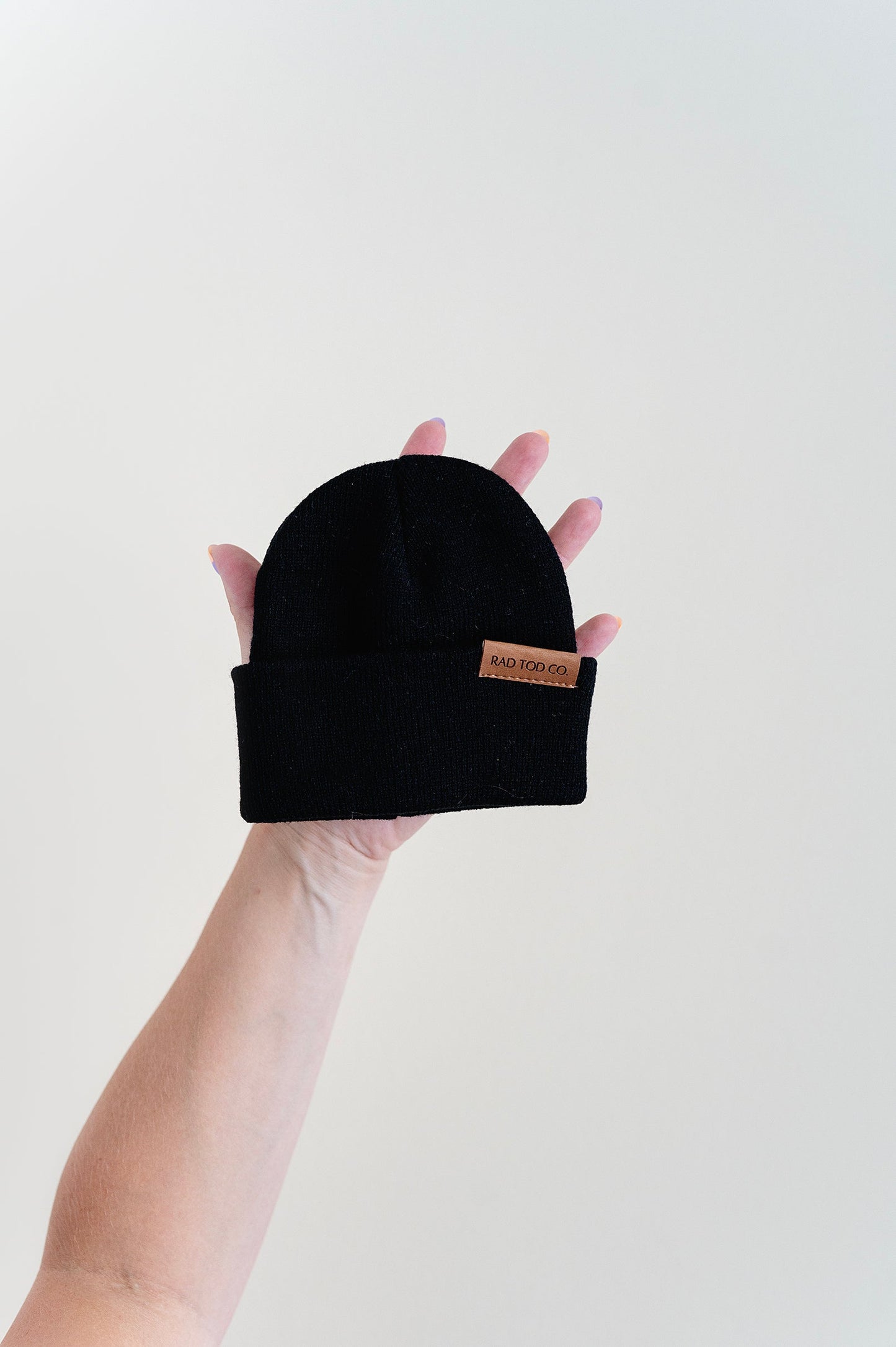 CLASSIC BLACK BEANIE