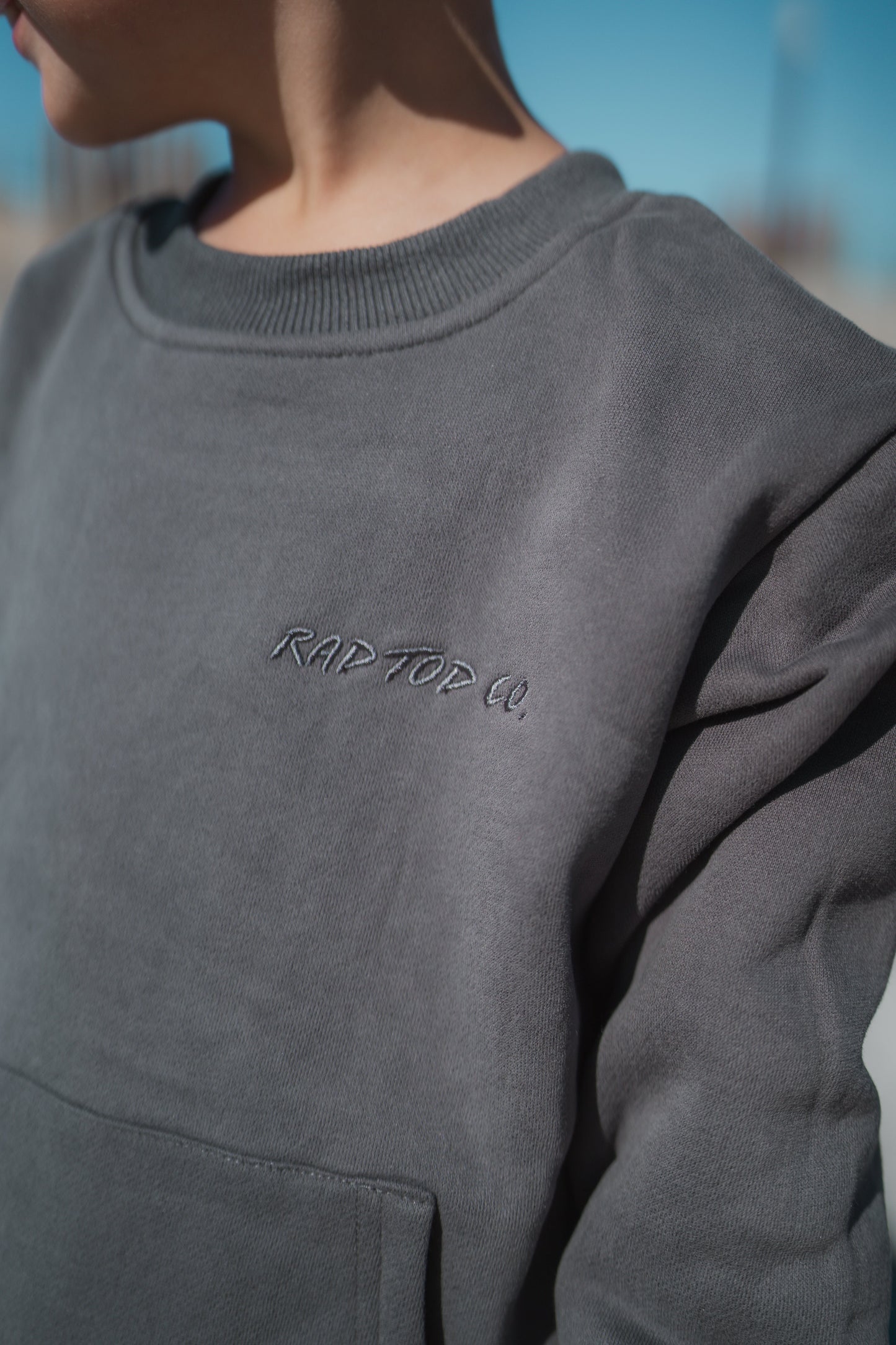 CHASING WAVES CREWNECK